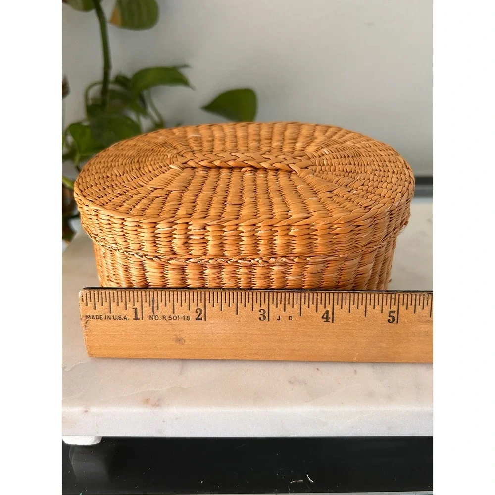 Vintage Oval Woven Wicker Basket with Lid Boho Trinket Box Natural Storage